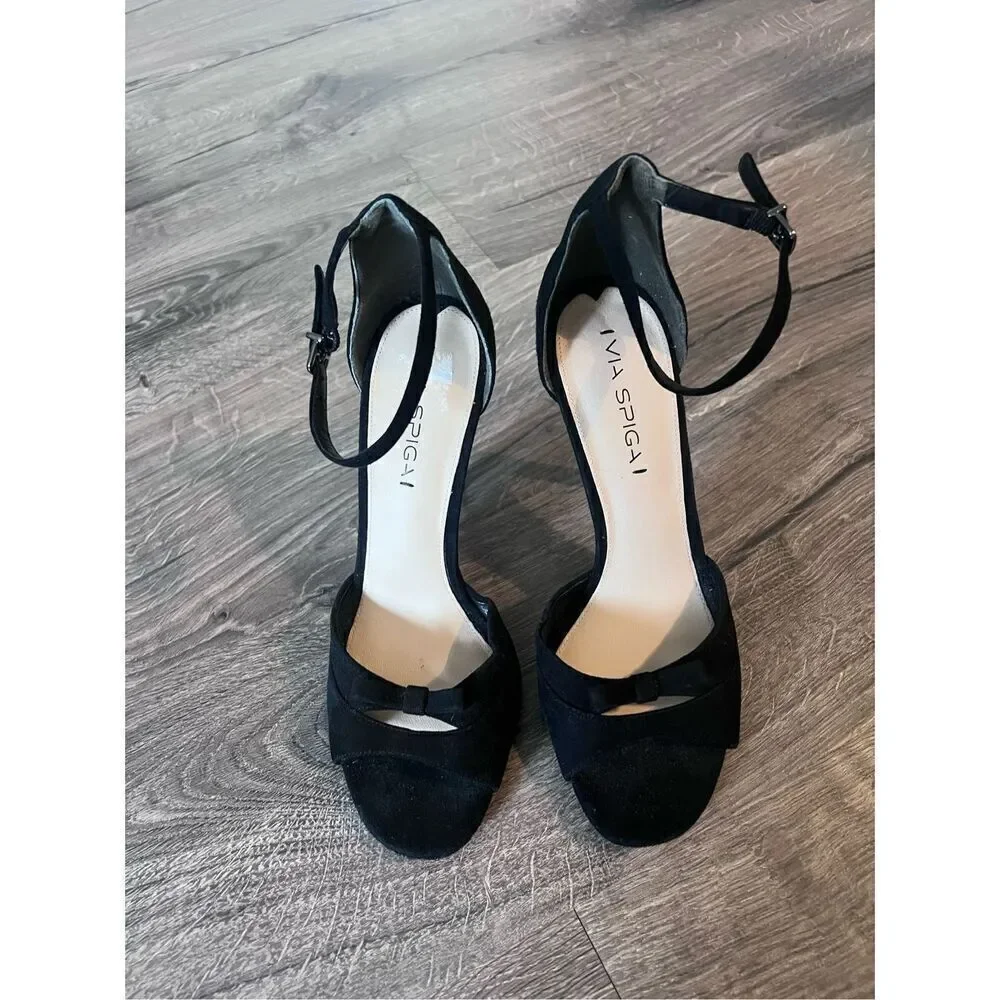 Via Spiga Women open toe Suade heels size 9